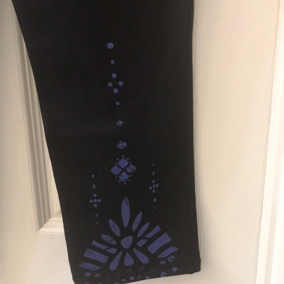 Active Wear Capri Leggings - Picture 3 of 3